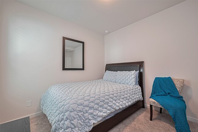Building Photo - 4910 Tan Briar Dr