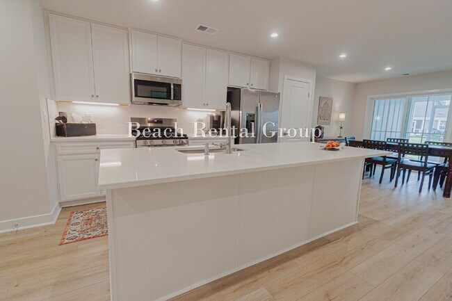 Building Photo - Furnished Townhouse in Gated Community