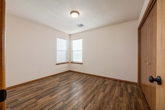 Building Photo - 2353 Saturn Cir