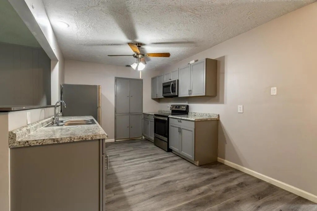 Building Photo - 463 Sprucewood Ln