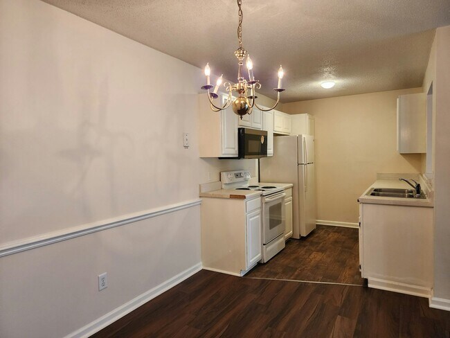 Building Photo - 525 3rd Loop Rd