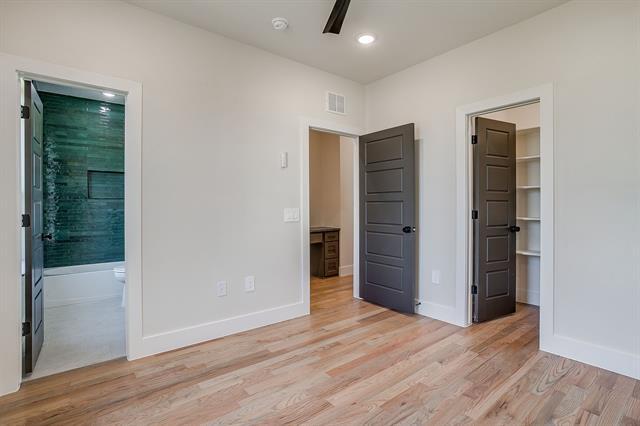 Building Photo - 302 Foch St