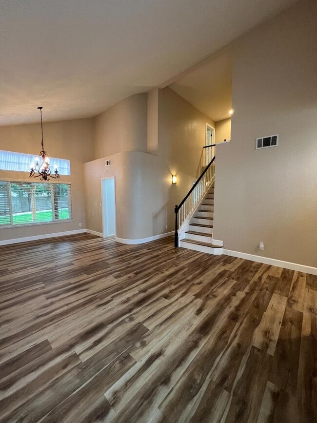 Building Photo - 827 Notre Dame Dr