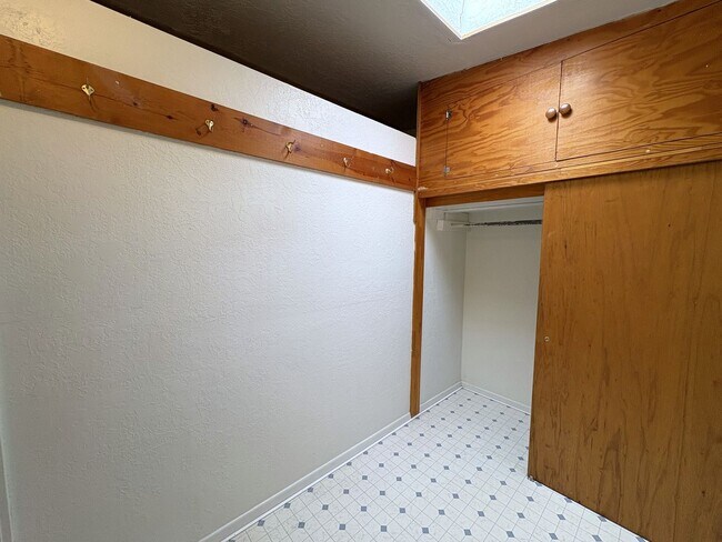 Building Photo - 2425 Mountain Rd NW