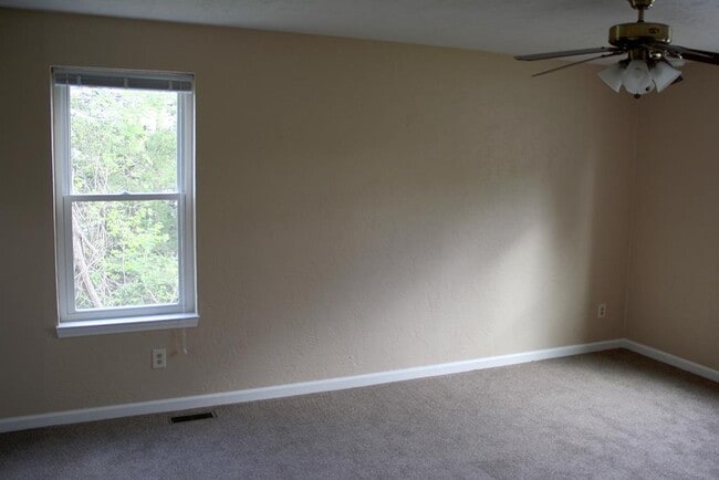 Building Photo - 5007 Duessel Ln