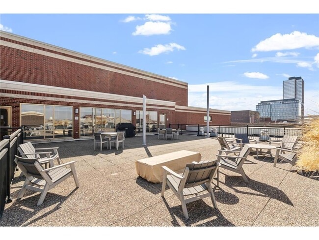 Building Photo - 401 N 2nd St