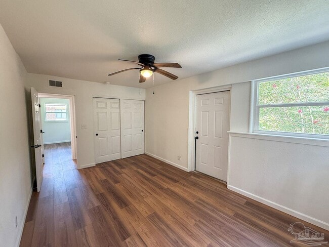 Building Photo - 5230 Springhill Dr