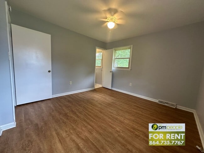 Building Photo - Newly renovated, cute Easley 3/1.5 Available!