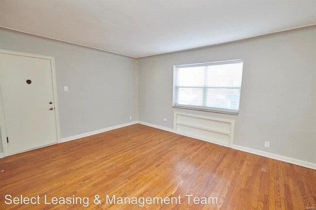 Building Photo - 5816-5828 Lindenwood Ave