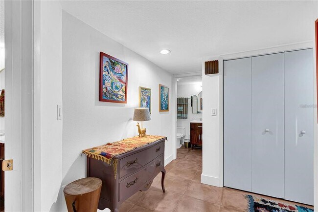 Building Photo - 910 Pinellas Bayway S