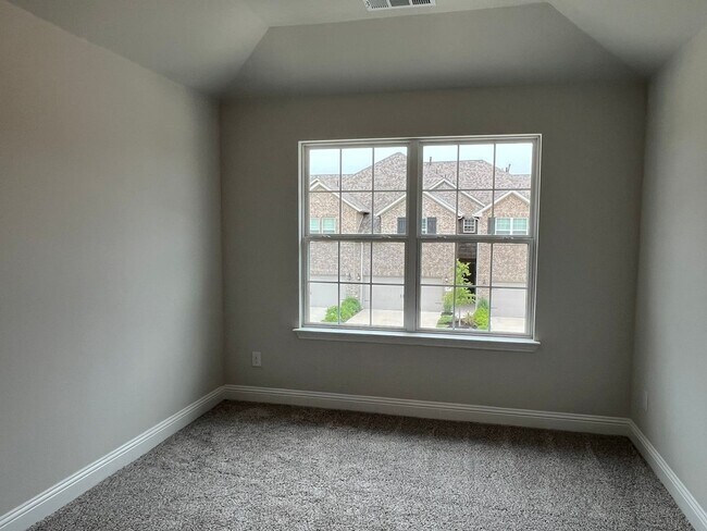 Building Photo - 552 Hutchinson Ln