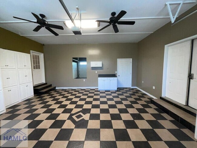 Building Photo - 380 Tremain Dr