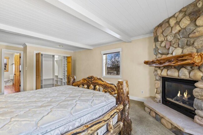 Building Photo - 306 Lona Dr