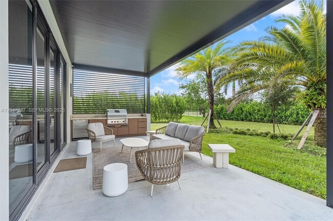 Building Photo - 14930 SW 16 Ct