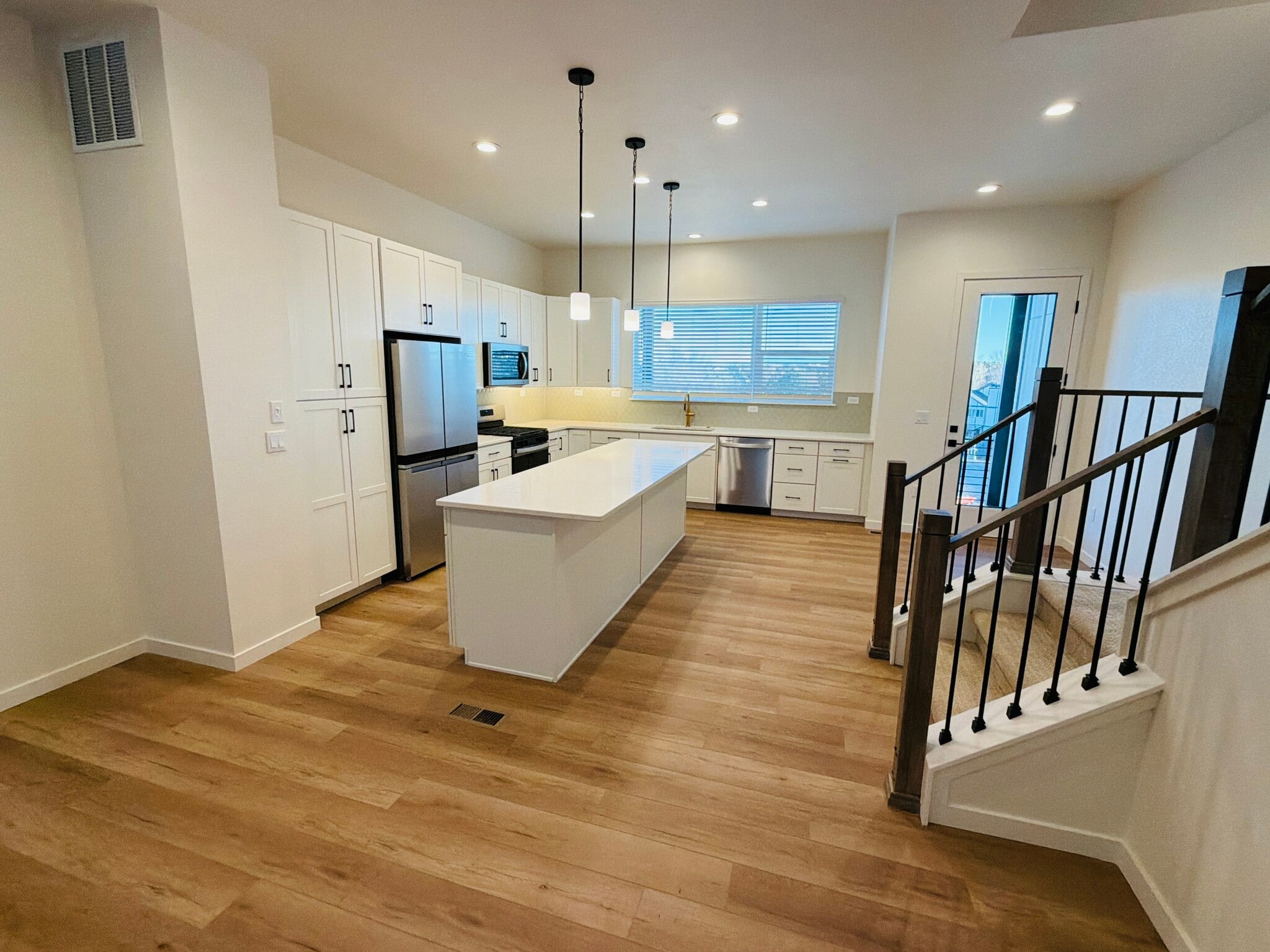 Building Photo - 7180 Clove Hitch Hts