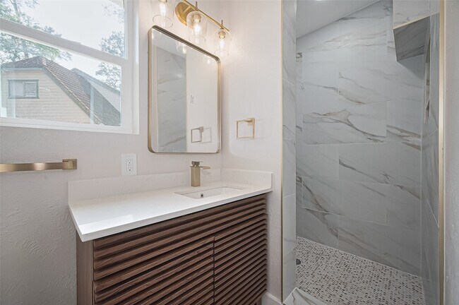 Building Photo - 3 Roserush Ct