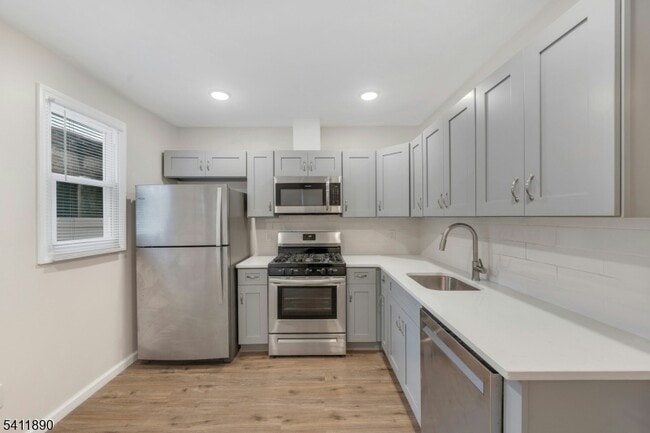 Building Photo - 30 Linden Ave