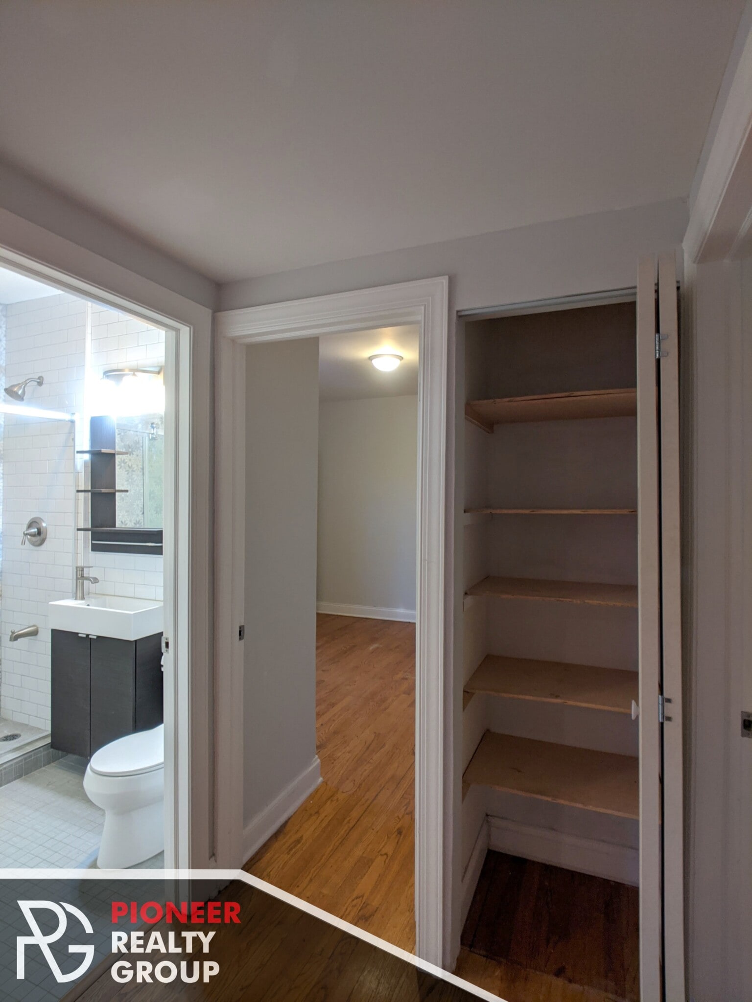 Building Photo - 5029 N Harding Ave