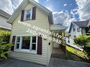 Building Photo - 2 bedroom house