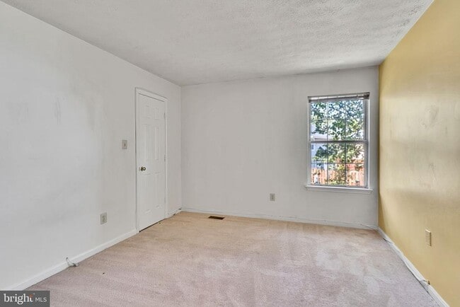 Building Photo - 13920 Lord Fairfax Pl