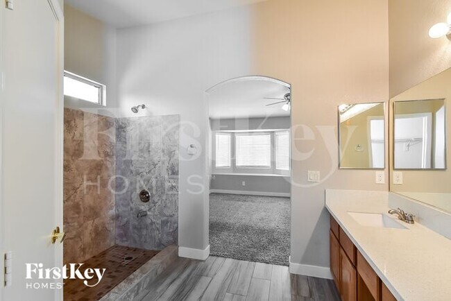 Building Photo - 5312 N Regena Rose St