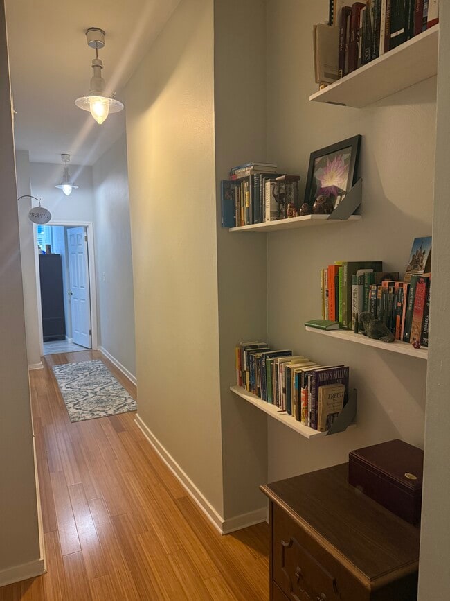 Building Photo - 602 Lockhart St