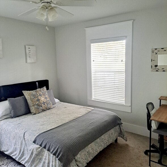 Cozy 10 inch organic gel queen in front bedroom - 3645 Azalea Dr