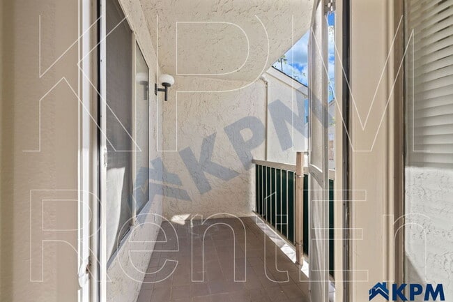 Building Photo - 999 Porter Ave