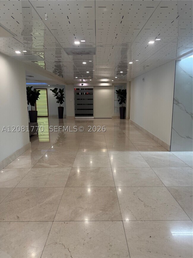Building Photo - 540 Brickell Key Dr