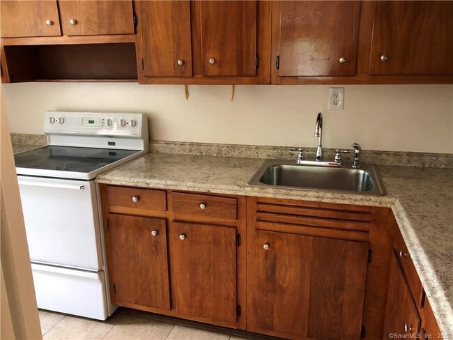 Building Photo - 80 Cartright St