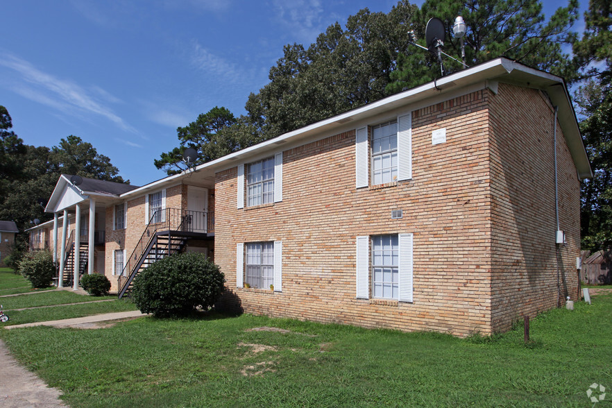 Building - Pine Crest Apartments