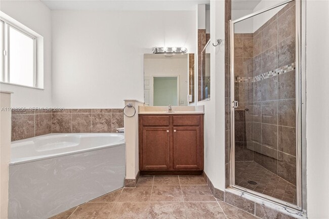 Building Photo - 2332 SE 16th Pl