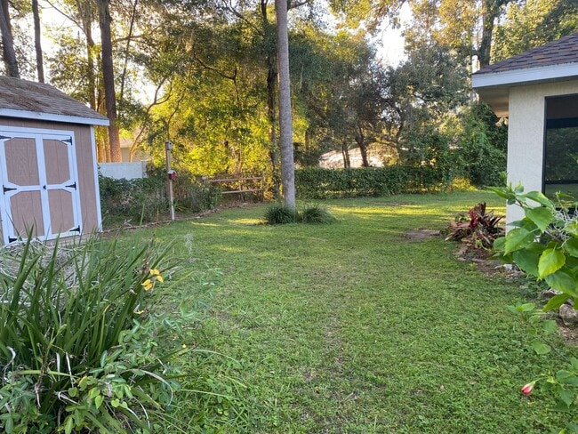 Building Photo - 3/2 Rental With Large Fenced Backyard