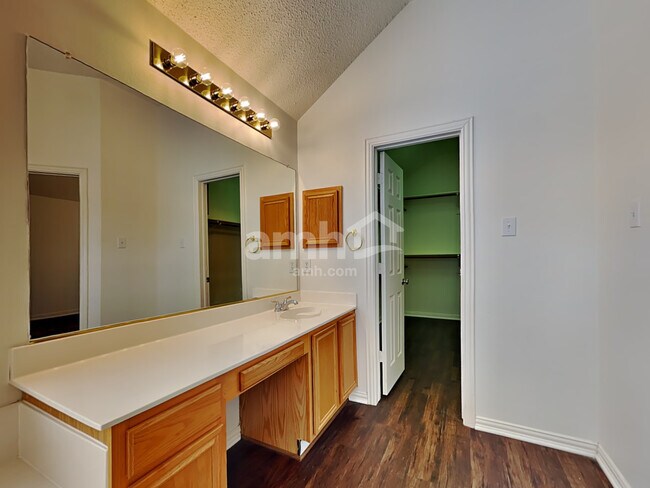 Building Photo - 4612 Belladonna Dr