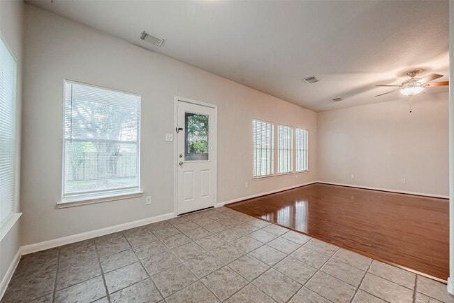Building Photo - 1210 Gibbons Ct