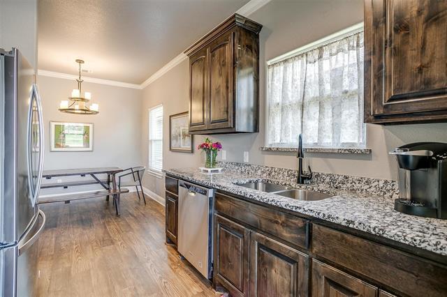 Building Photo - 2710 James