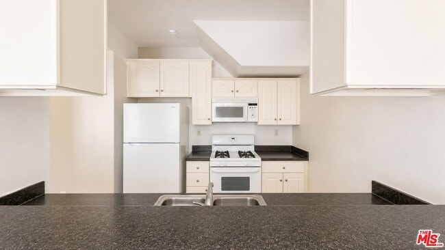 Building Photo - 15200 Sherman Way