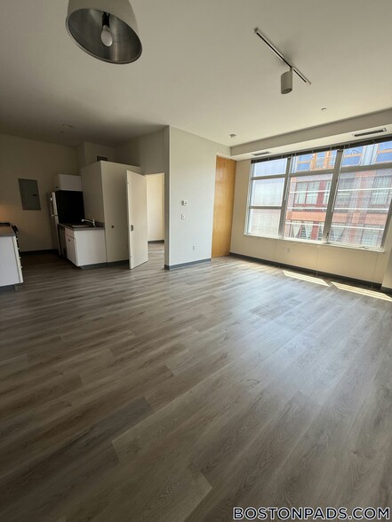 Building Photo - 160 E Berkeley St