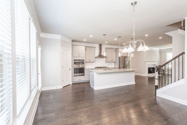 Building Photo - 3 story townhome in a great location in Chamblee