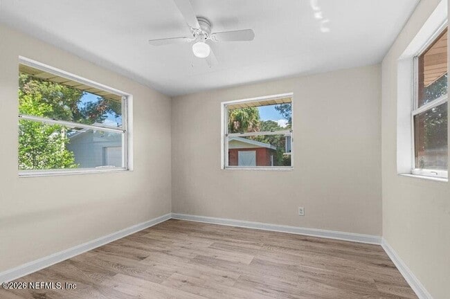 Building Photo - 7115 Lucky Dr E