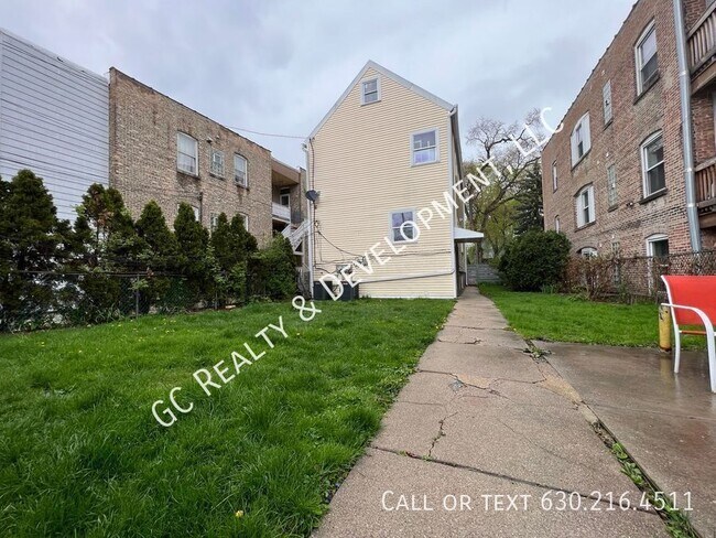 Building Photo - 2624 N Springfield Ave