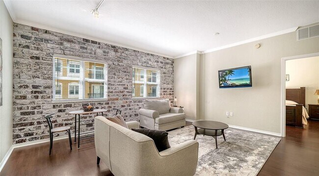 Building Photo - 1064 N Tamiami Trl