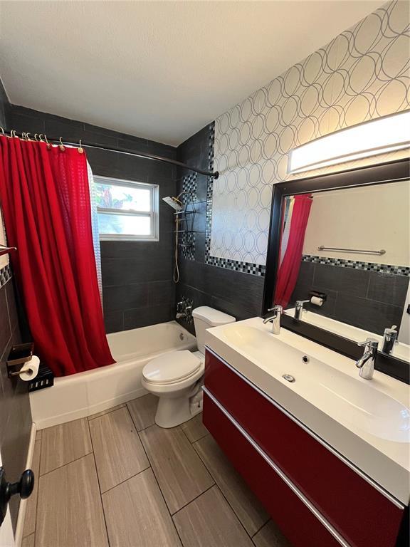 Building Photo - 10980 104th Ave