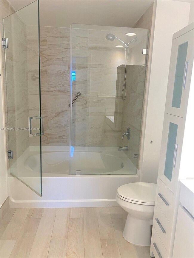Building Photo - 2 bedroom in Aventura FL 33180