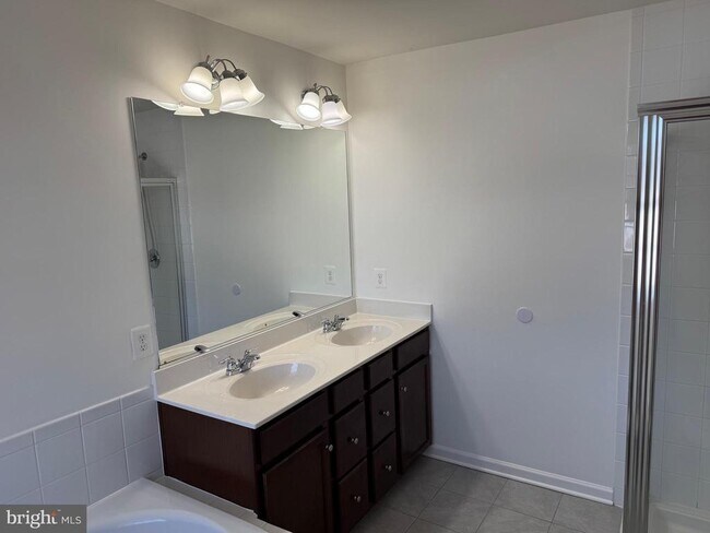 Building Photo - 9610 Eaves Dr