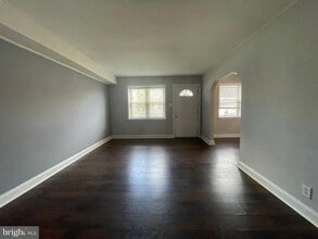 Building Photo - 18 Greenhill Rd