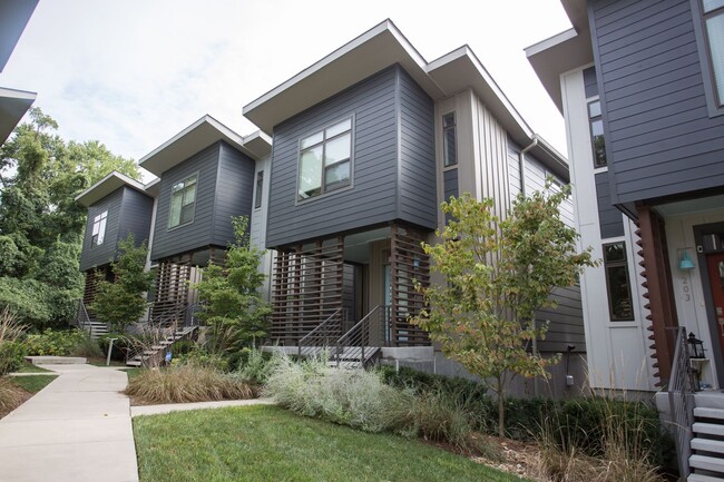 Building Photo - Beautifully Partially Furnished or Unfurni...