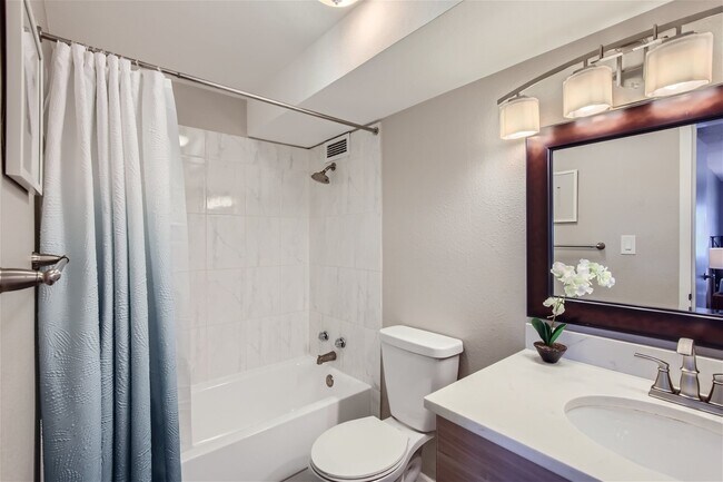 Building Photo - Stylish Downtown Denver Condo – Fully Furnished & Available Now!