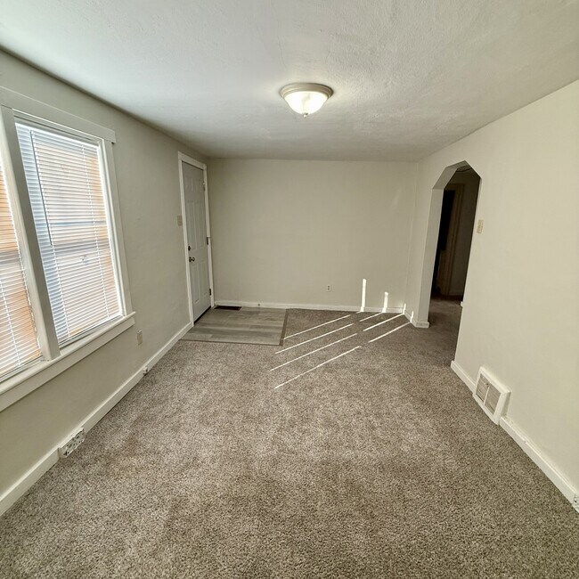 Building Photo - 338 La Motte Ln