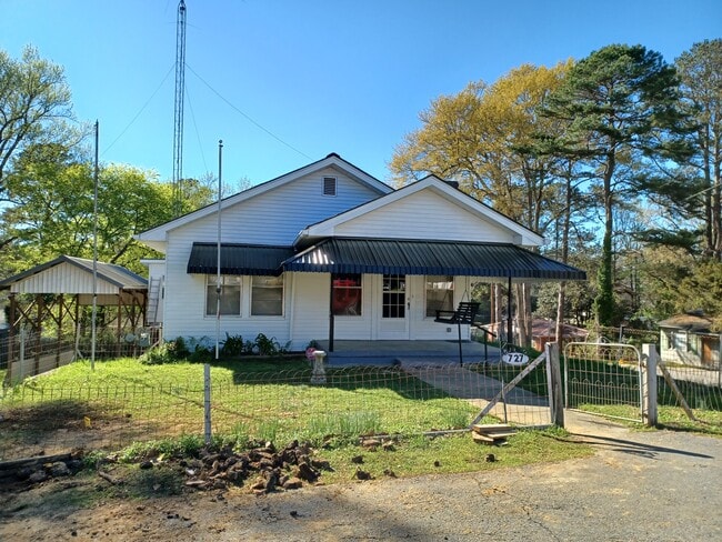 Building Photo - 727 55th Ave